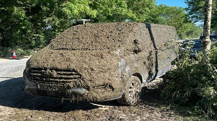İntikamın böylesi! Yolunu kapatan minibüsü bu hale getirdi