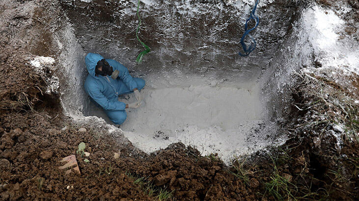 İran'da 24 saatte 407 kişi daha hayatını kaybetti