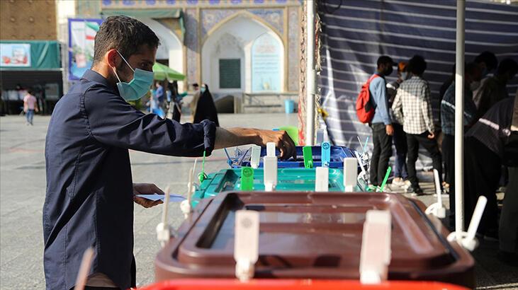 İran'da reformistler dibi gördü