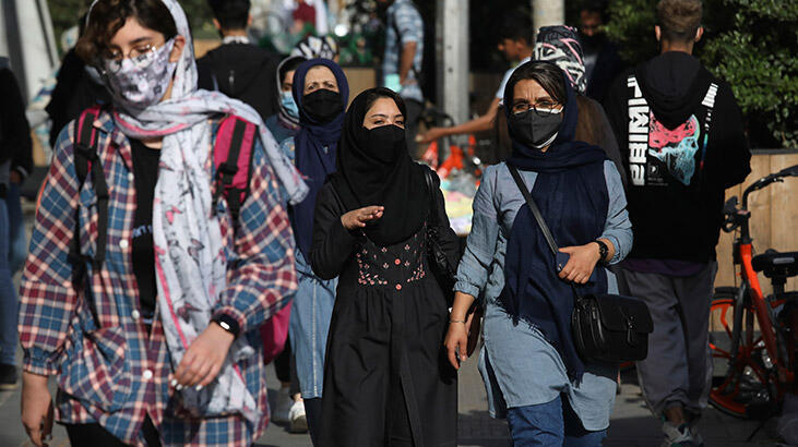 İran'da yüksek riskli şehirlerde iş yerleri 10 gün kapalı kalacak