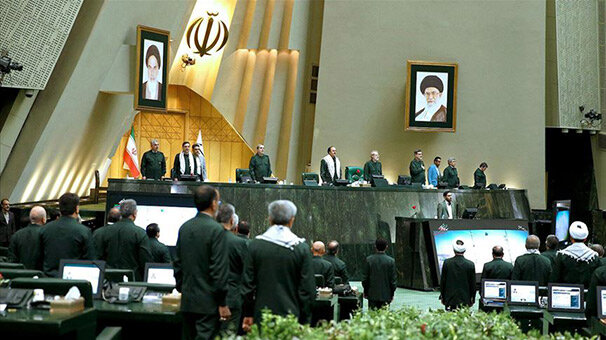 İranlı milletvekillerinden ABD'ye üniformalı protesto