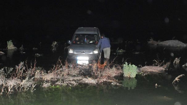 Irmak kenarında sohbet ettikleri sırada... Bu da oldu!