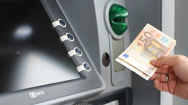 İşçilerin hesabına yanlışlıkla 30 bin euro ek ödeme yatırıldı!