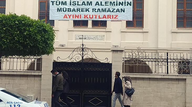 İskenderun'da Hristiyanlar kilise duvarına astıkları pankartla ramazanı kutladı