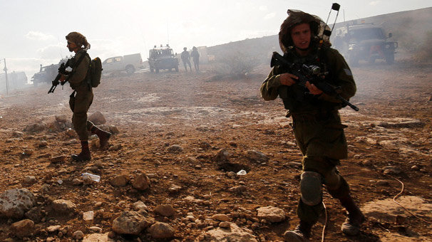 İsrail askerleri 150 Filistinliyi statta alıkoydu