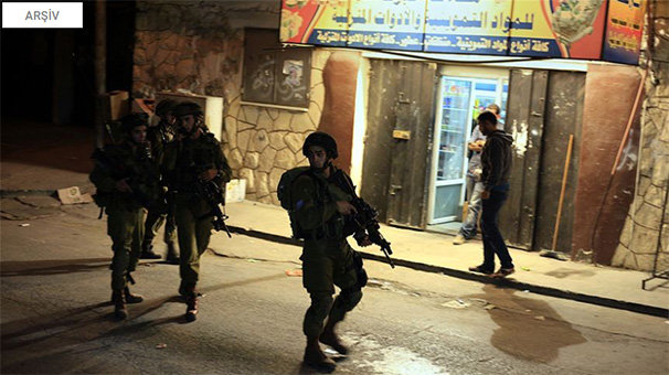 İsrail güçleri 29 Filistinliyi gözaltına aldı