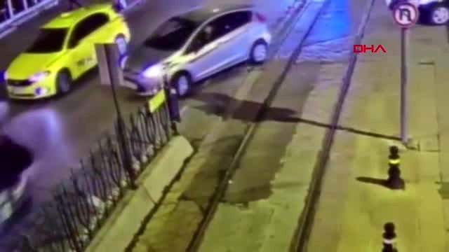 İstanbul-beyoğlu'nda cezayirliyi bıçaklayan 3 şüpheli yakalandı