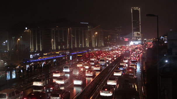 İstanbul E-5’te trafik yoğunluğu yüzde 80’lere ulaştı