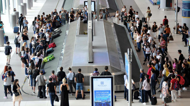 İstanbul Havalimanı'nda tatil dönüşü yoğunluğu