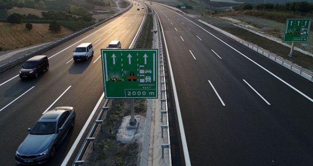 İstanbul-İzmir Otoyolu'ndan 4 milyon 600 bin araç geçti