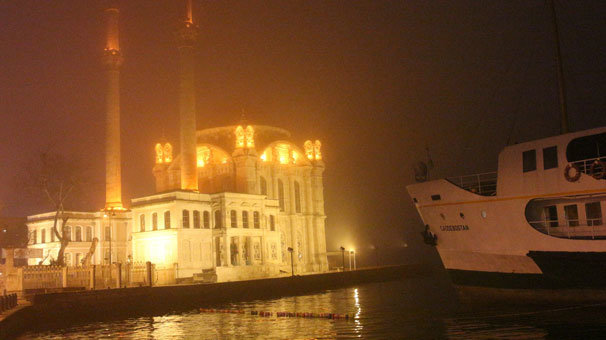 İstanbul'da deniz ulaşımına sis engeli!