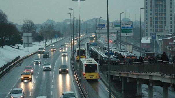 İstanbul'da haftanın ilk mesai gününde trafik yoğunluğu
