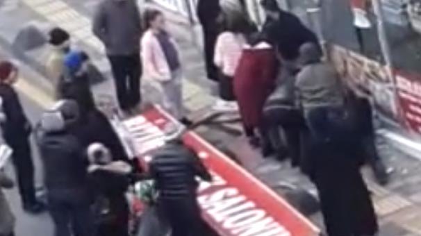 İstanbul'da korkunç olay! Birden üzerlerine düştü...