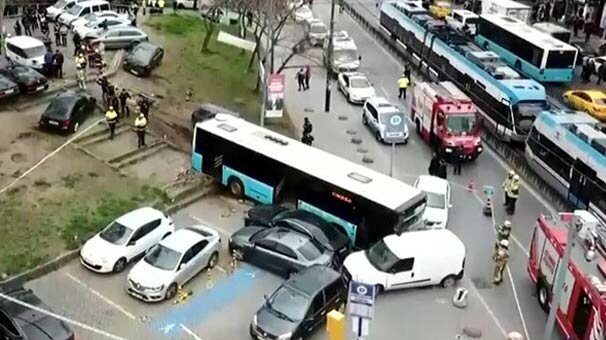 İstanbul'da özel halk otobüsü kaza yaptı! Çok sayıda yaralı var