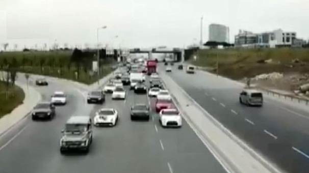 İstanbul’da ultra lüks otomobilli düğün konvoyu terörü