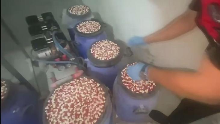 İstanbul’da zehir tacirlerine operasyon: Milyonlarca uyuşturucu hap ele geçirildi