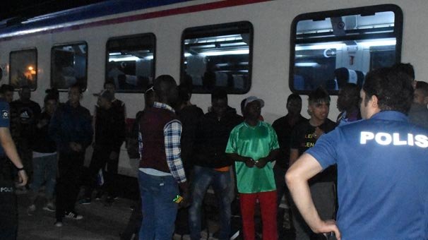 İstanbul'dan gelen yolcu treninden 57 kaçak çıktı