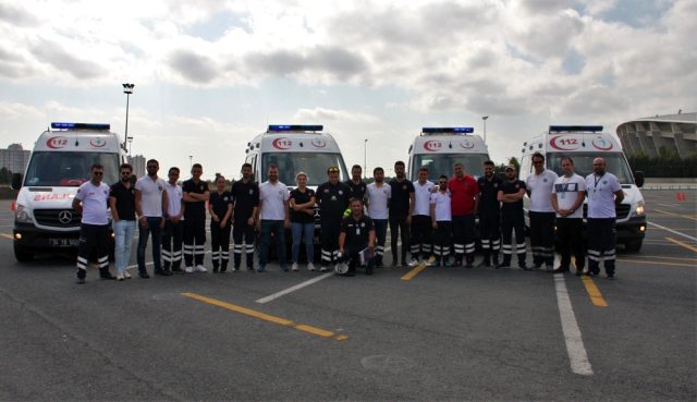İstanbul'un ambulans sürücülerinin zorlu eğitimi havadan görüntülendi