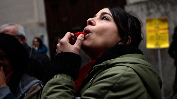 İtalyan mahkemenin 'mağdur erkeksi, tecavüze uğramış olamaz' kararına öfke