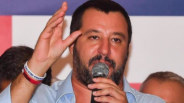 İtalya'nın AB Komisyonu Başkanı Juncker'e tepkisi sürüyor