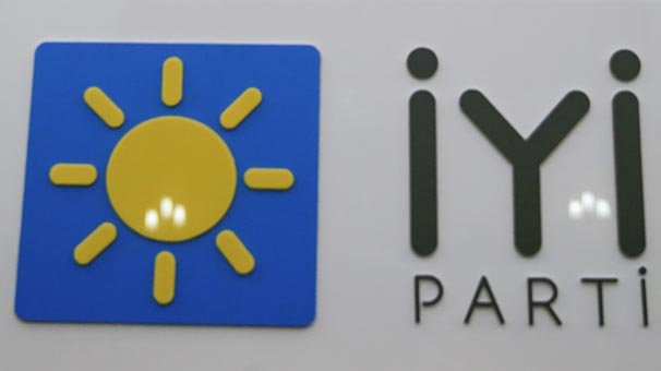 İYİ Parti'de iki istifa