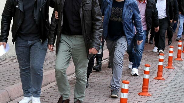 İzmir'de  FETÖ operasyonu! 7 kişi tutuklandı