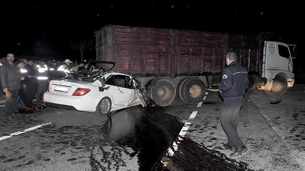 İzmir'de çok feci kaza! Aracın hız göstergesi takıldı