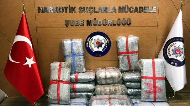 İzmir'de dev uyuşturucu operasyonu: Onlarca kişi tutuklandı