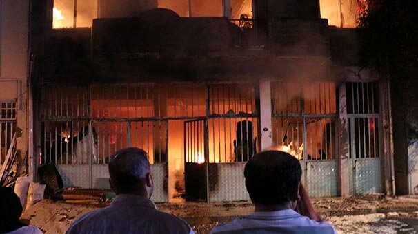 İzmir'de mobilya atölyesinde yangın