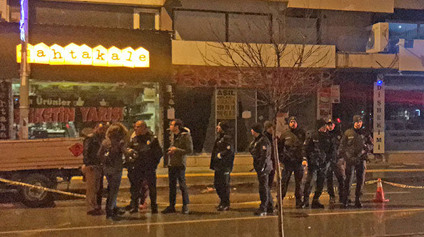 İzmir'de silahlı kavga! Ölü ve yaralılar var