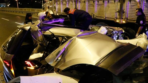 İzmir'de trafik kazası: 1 ölü, 4 yaralı