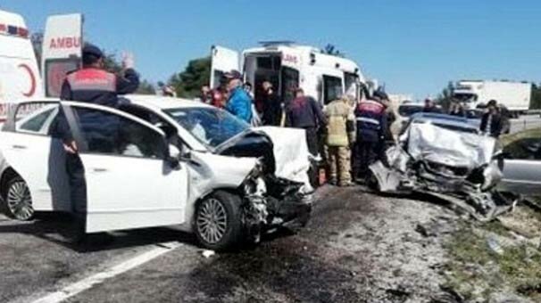 İzmir'de trafik kazası: 2 ölü, 5 yaralı