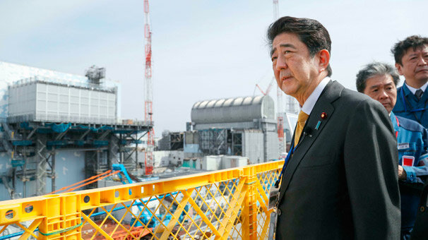 Japonya'da Abe Fukuşima'ya gitti