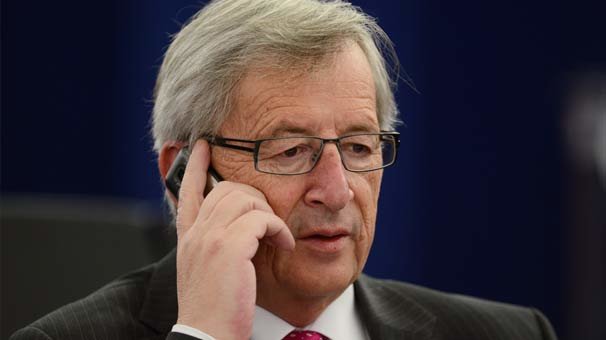 Junker’i konuşma yaparken eşi aradı! Bakın sonra ne oldu...