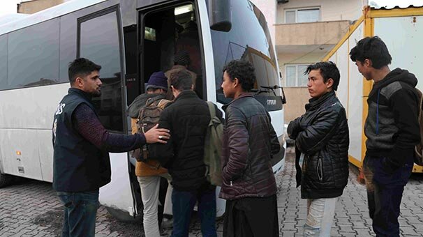 Kaçak göçmenleri taşımak için bakın ne yapmışlar?
