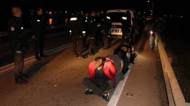 Kaçmaya çalıştılar! Kovalamacayla böyle yakalandılar...