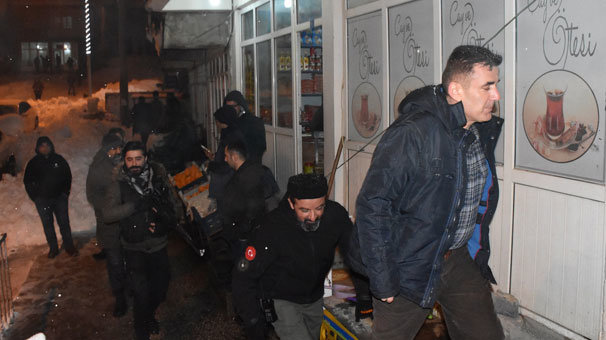 Kadınlar ihbar etti polisler bastı!