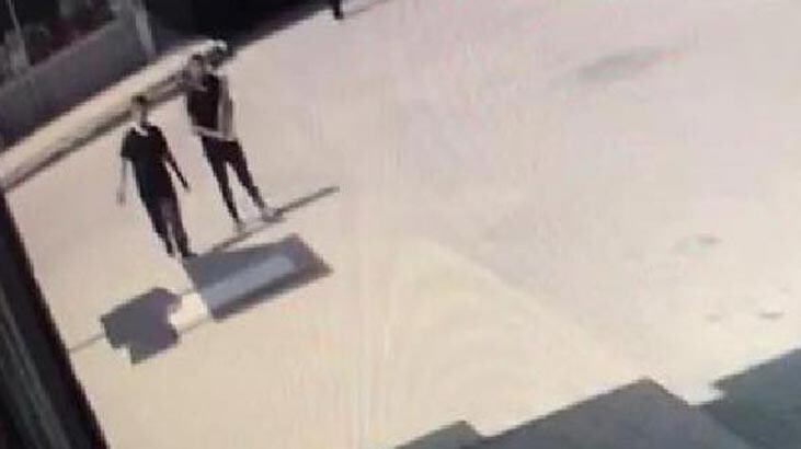 Kaldırımda yürüyen gence büyük şok!