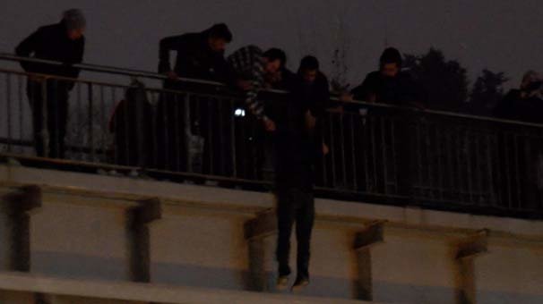 Kan donduran görüntüler! Herkes oraya koştu...