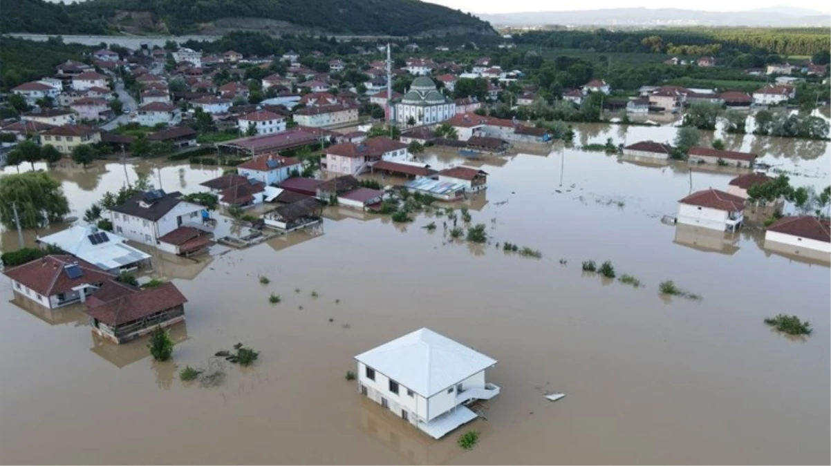 Karadeniz'de sel felaketinden etkilenen işverenler ve sigortalılar için prim ödemeleri ertelendi