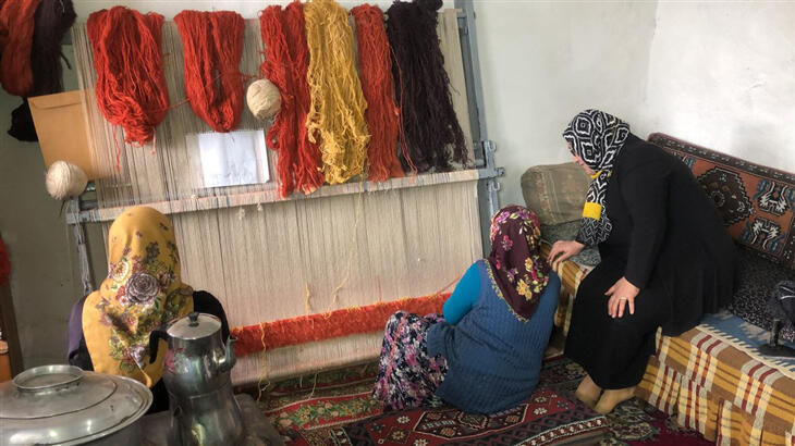 Karslı kadınların dokuduğu halılar, Japonların evine girecek