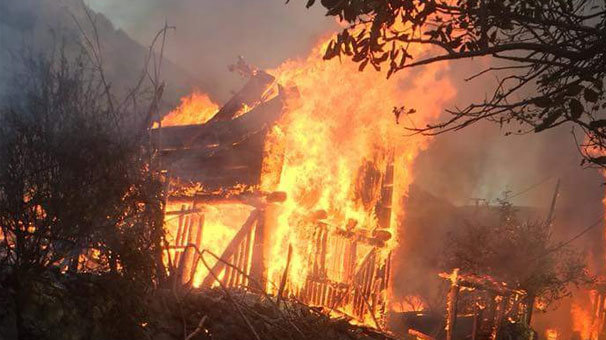 Kastamonu'da 9 ev, 1 ahır yandı