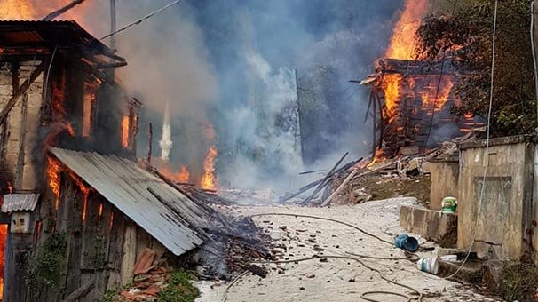 Kastamonu'da köyde 8 ev yanıyor