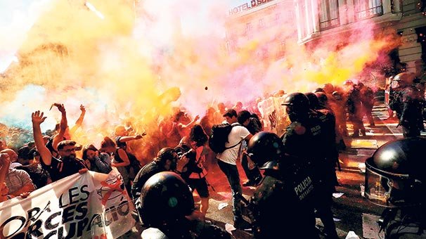 Katalonya’da boyalı gösteri!