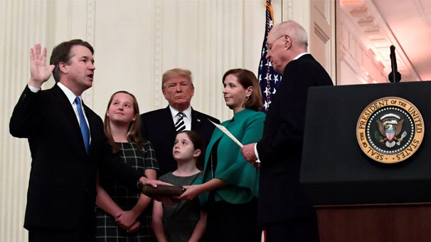 Kavanaugh, Beyaz Saray'da düzenlenen törende yemin etti