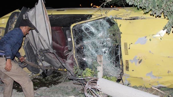 Kazanın şiddetiyle otomobilin motoru fırladı