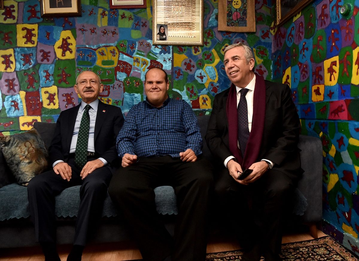 Kılıçdaroğlu'ndan engelli ressam Yalçın'a ziyaret
