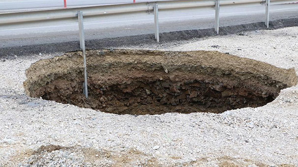 Kırıkkale'de yol çalışmasında kanalizasyon hattı çöktü