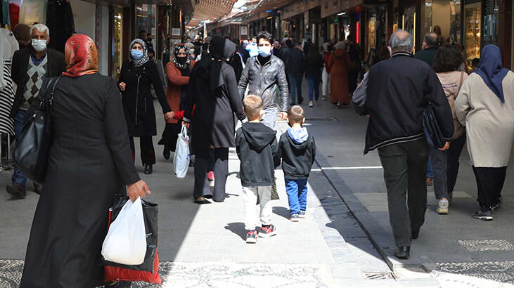Kırmızı kategorideki Gaziantep'te çarşılar dolu
