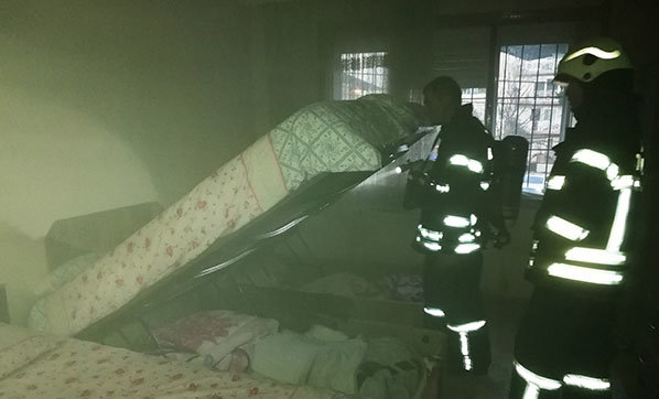 Kız öğrenciler pansiyonu ateşe verdi!